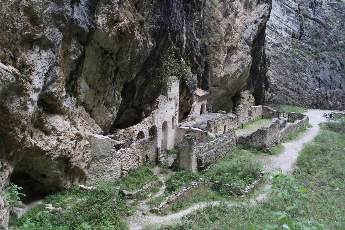 preview Tra le Gole e dentro l'Abbazia di San Martino in Valle